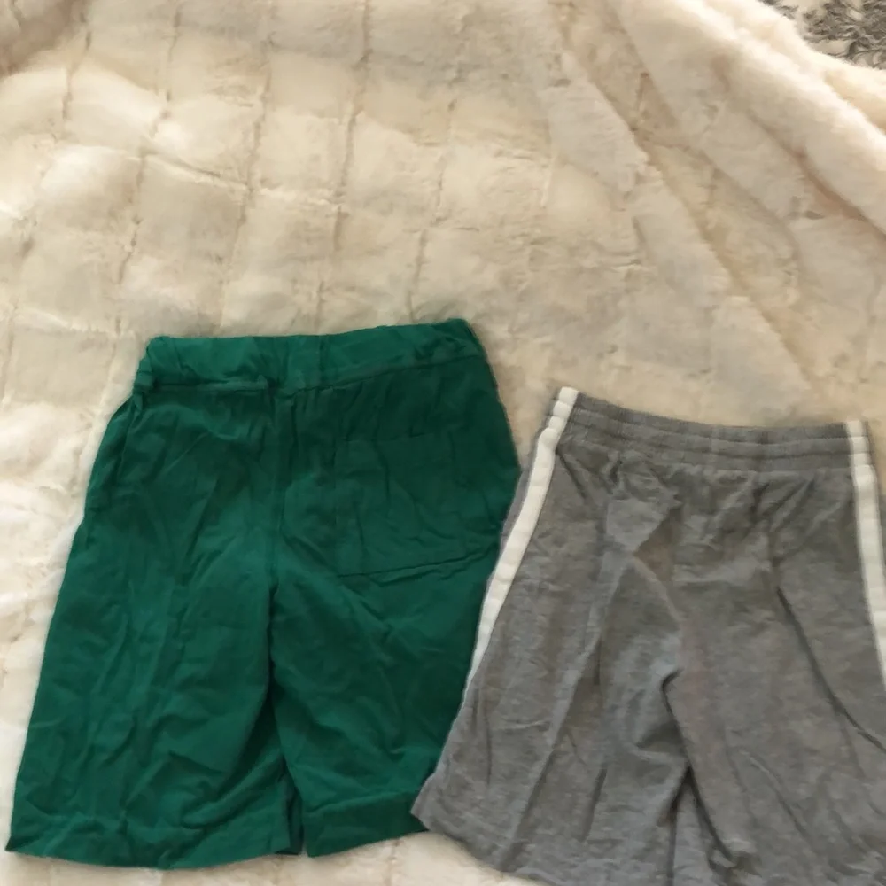 Children’s Place/Crazy 8 bundle of 2 cotton shorts.  EUC, size small (5/6).